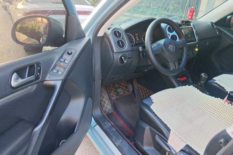 Used Volkswagen Tiguan 2013 1.4 TSI Manual Two-Wheel Drive BlueMotion Edition Driver Seat