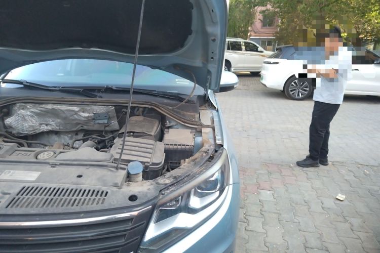 Used Volkswagen Tiguan 2013 1.4 TSI Manual Two-Wheel Drive BlueMotion Edition Engine Bay Left