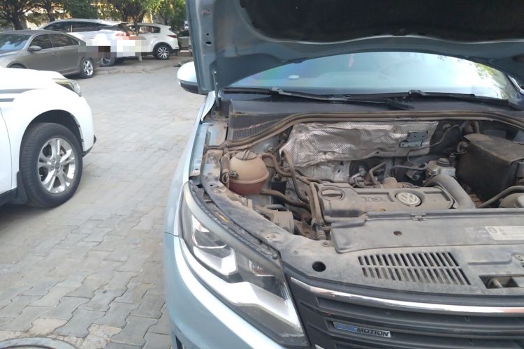 Used Volkswagen Tiguan 2013 1.4 TSI Manual Two-Wheel Drive BlueMotion Edition Engine Bay Right