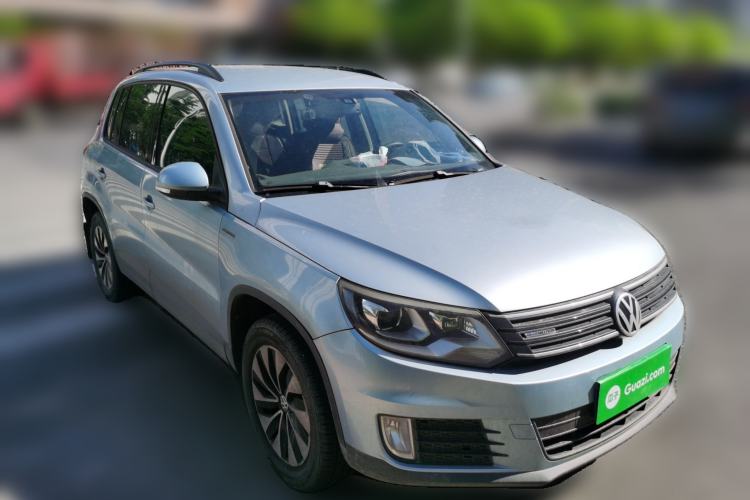 Used Volkswagen Tiguan 2013 1.4 TSI Manual Two-Wheel Drive BlueMotion Edition Front Right 45 Deg