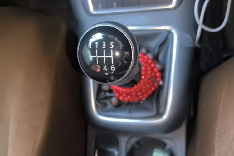 Used Volkswagen Tiguan 2013 1.4 TSI Manual Two-Wheel Drive BlueMotion Edition Gear Lever