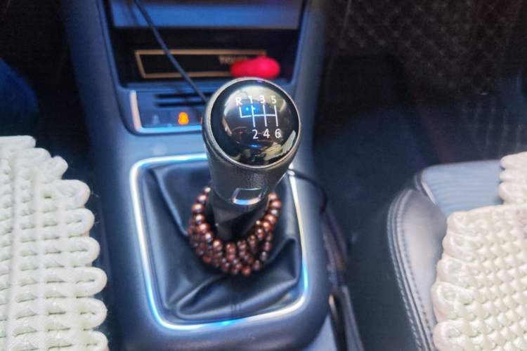 Used Volkswagen Tiguan 2013 1.4 TSI Manual Two-Wheel Drive BlueMotion Edition Gear Lever