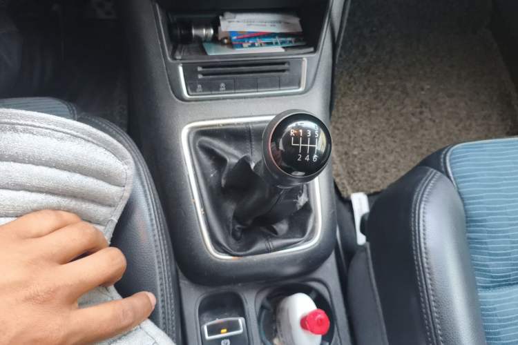 Used Volkswagen Tiguan 2013 1.4 TSI Manual Two-Wheel Drive BlueMotion Edition Gear Lever