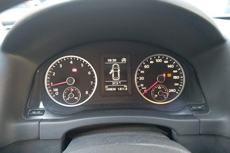 Used Volkswagen Tiguan 2013 1.4 TSI Manual Two-Wheel Drive BlueMotion Edition Instrument Cluster