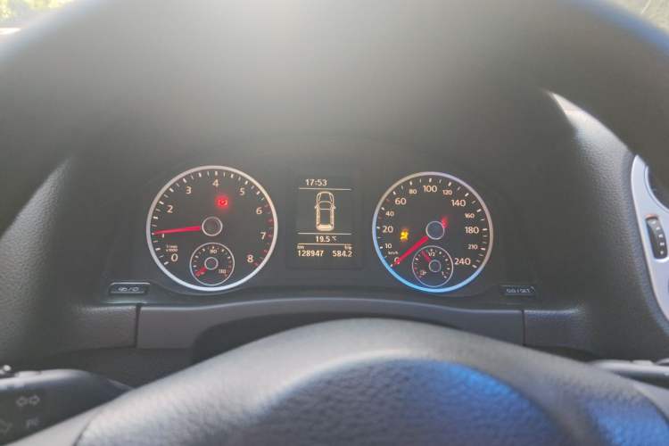 Used Volkswagen Tiguan 2013 1.4 TSI Manual Two-Wheel Drive BlueMotion Edition Instrument Cluster