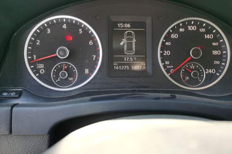 Used Volkswagen Tiguan 2013 1.4 TSI Manual Two-Wheel Drive BlueMotion Edition Odometer Close Up