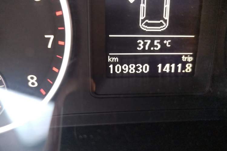 Used Volkswagen Tiguan 2013 1.4 TSI Manual Two-Wheel Drive BlueMotion Edition Odometer Close Up