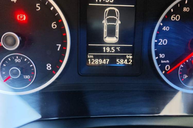 Used Volkswagen Tiguan 2013 1.4 TSI Manual Two-Wheel Drive BlueMotion Edition Odometer Close Up