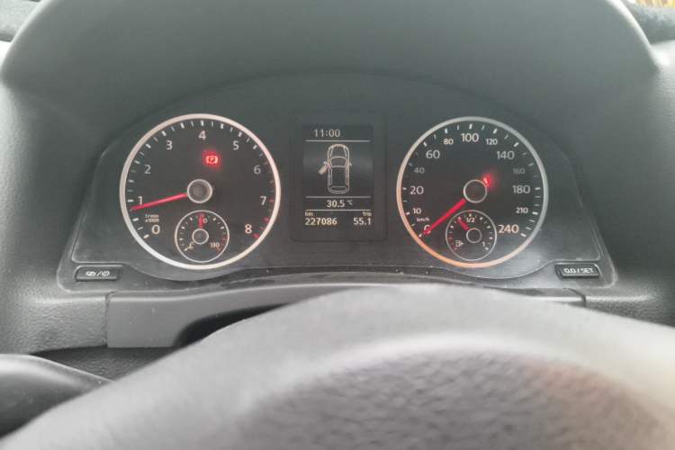 Used Volkswagen Tiguan 2013 1.4 TSI Manual Two-Wheel Drive BlueMotion Edition Odometer Close Up