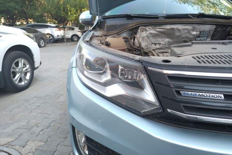 Used Volkswagen Tiguan 2013 1.4 TSI Manual Two-Wheel Drive BlueMotion Edition Right Front Headlight