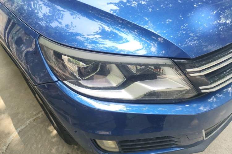 Used Volkswagen Tiguan 2013 1.8 TSI Automatic Two-Wheel Drive Comfort Edition Right Front Headlight