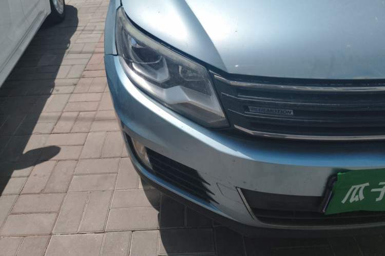 Used Volkswagen Tiguan 2013 1.4 TSI Manual Two-Wheel Drive BlueMotion Edition Right Front Headlight