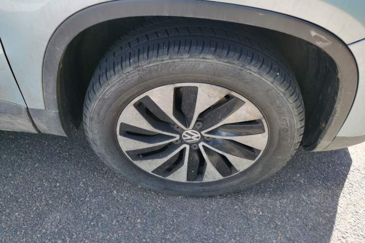 Used Volkswagen Tiguan 2013 1.4 TSI Manual Two-Wheel Drive BlueMotion Edition Right Front Wheel Hub