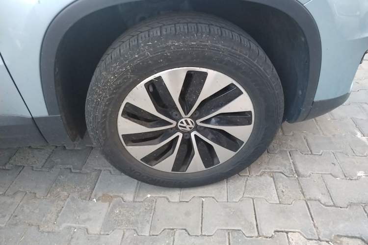 Used Volkswagen Tiguan 2013 1.4 TSI Manual Two-Wheel Drive BlueMotion Edition Right Front Wheel Hub