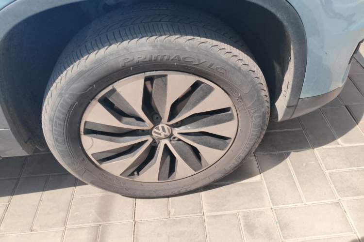 Used Volkswagen Tiguan 2013 1.4 TSI Manual Two-Wheel Drive BlueMotion Edition Right Front Wheel Hub
