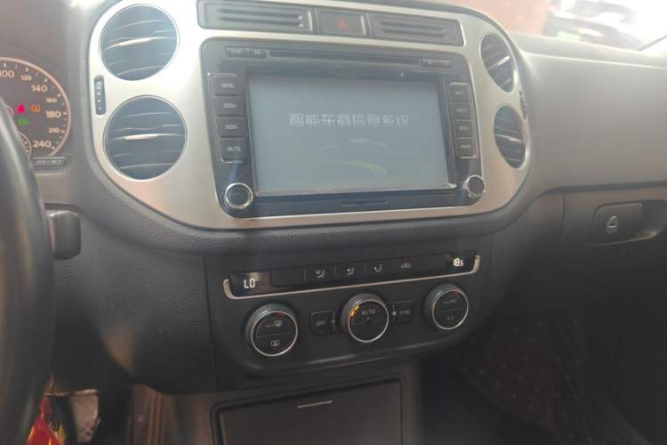 Used Volkswagen Tiguan 2013 1.8 TSI Automatic Two-Wheel Drive Comfort Edition Audio And AC Panel