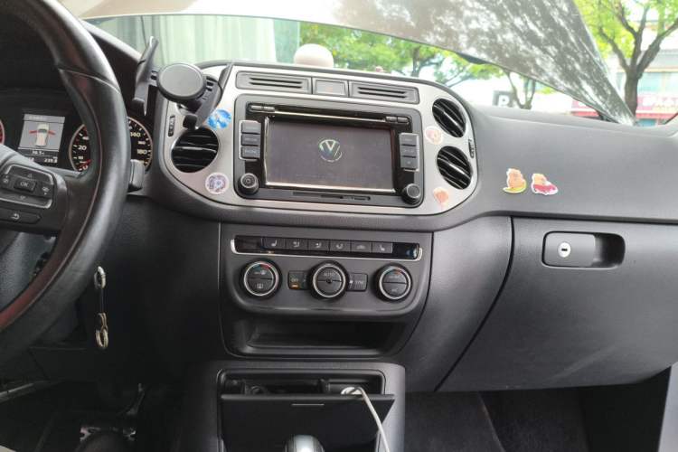 Used Volkswagen Tiguan 2013 1.8TSI Automatic Two-Wheel Drive Luxury Model Audio And AC Panel