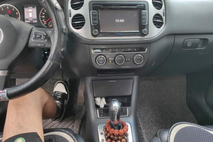 Used Volkswagen Tiguan 2013 1.8 TSI Automatic All-Wheel Drive Luxury Model Audio And AC Panel