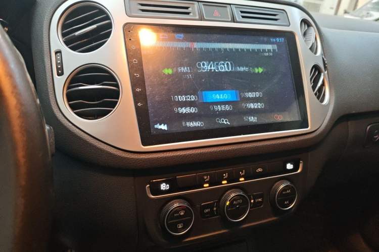 Used Volkswagen Tiguan 2013 1.8 TSI Automatic Two-Wheel Drive Comfort Edition Audio And AC Panel