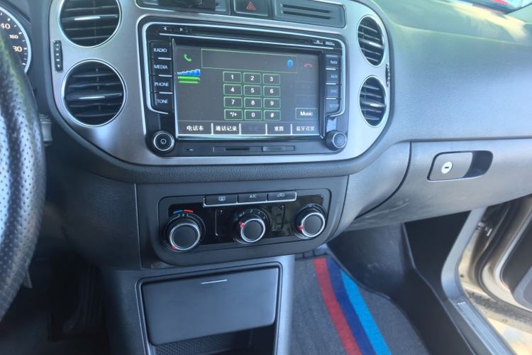 Used Volkswagen Tiguan 2013 1.8TSI Manual Two-Wheel Drive Trend Edition Audio And AC Panel