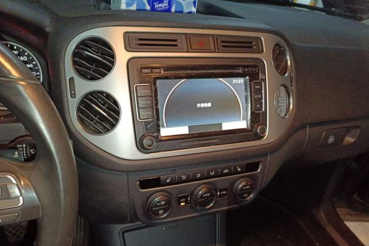 Used Volkswagen Tiguan 2013 1.8TSI Automatic Two-Wheel Drive Luxury Model Audio And AC Panel