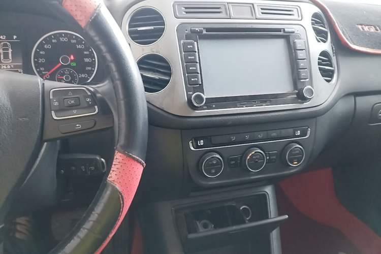 Used Volkswagen Tiguan 2013 1.8 TSI Automatic Two-Wheel Drive Comfort Edition Audio And AC Panel
