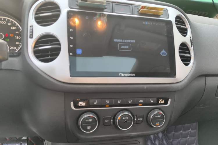 Used Volkswagen Tiguan 2013 2.0 TSI Automatic All-Wheel-Drive Flagship Edition Audio And AC Panel