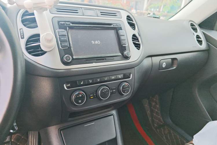 Used Volkswagen Tiguan 2013 1.8TSI Automatic Two-Wheel Drive Luxury Model Audio And AC Panel