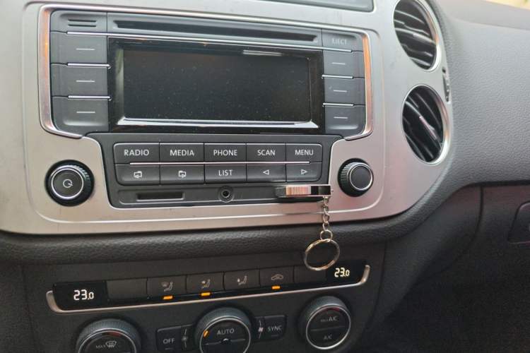 Used Volkswagen Tiguan 2013 1.8 TSI Automatic Two-Wheel Drive Comfort Edition Audio And AC Panel