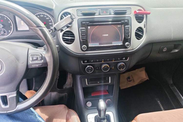 Used Volkswagen Tiguan 2013 2.0 TSI Automatic All-Wheel-Drive Flagship Edition Audio And AC Panel