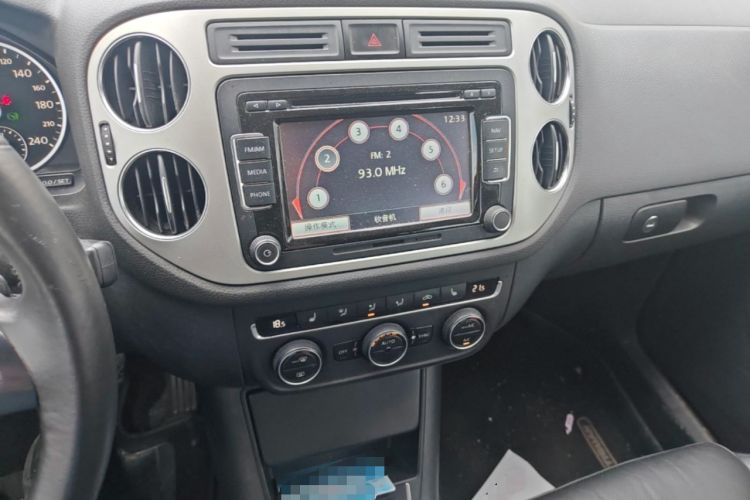 Used Volkswagen Tiguan 2013 1.8 TSI Automatic All-Wheel Drive Luxury Model Audio And AC Panel