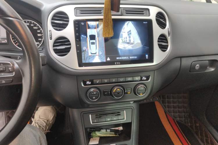 Used Volkswagen Tiguan 2013 2.0 TSI Automatic All-Wheel-Drive Flagship Edition Audio And AC Panel