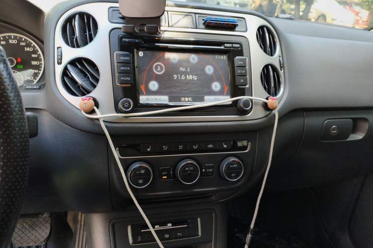 Used Volkswagen Tiguan 2013 1.8TSI Automatic Two-Wheel Drive Luxury Model Audio And AC Panel