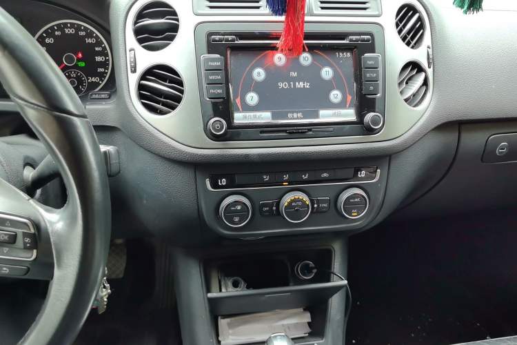 Used Volkswagen Tiguan 2013 1.8 TSI Automatic Two-Wheel Drive Comfort Edition Audio And AC Panel