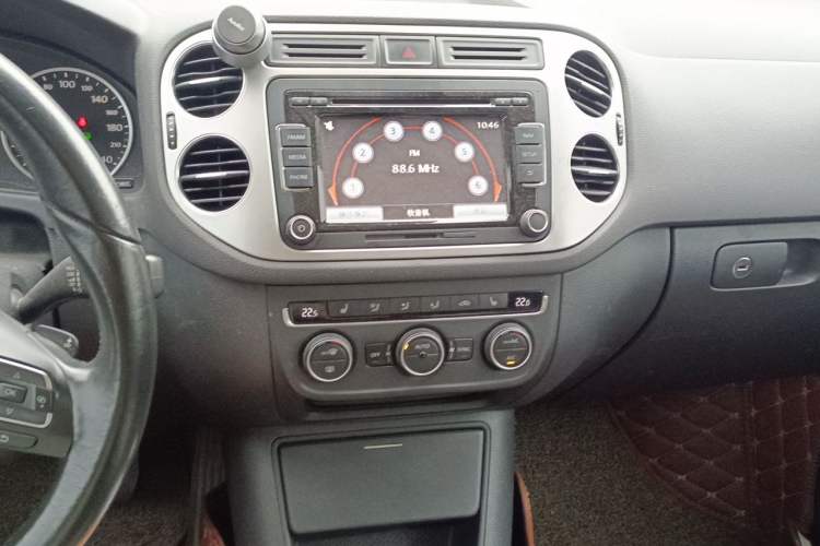 Used Volkswagen Tiguan 2013 1.8TSI Automatic Two-Wheel Drive Luxury Model Audio And AC Panel
