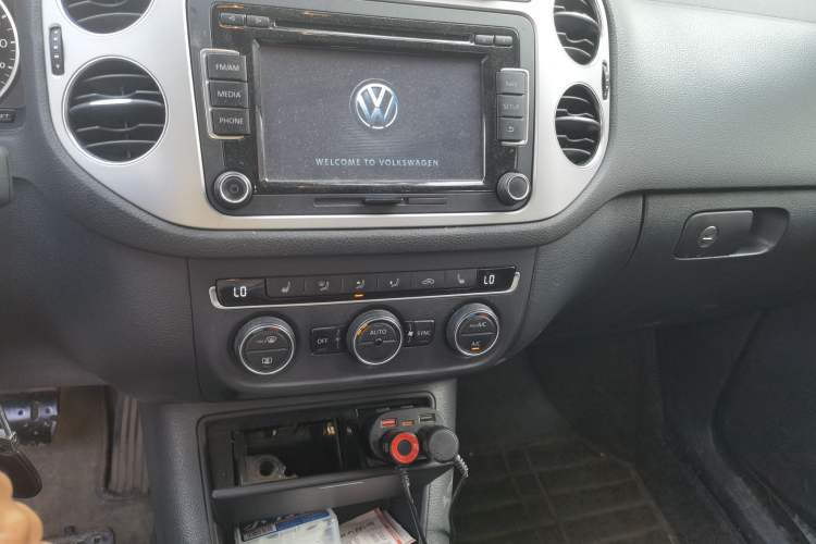 Used Volkswagen Tiguan 2013 1.8 TSI Automatic All-Wheel Drive Luxury Model Audio And AC Panel