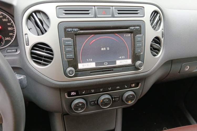 Used Volkswagen Tiguan 2013 1.8 TSI Automatic All-Wheel Drive Luxury Model Audio And AC Panel