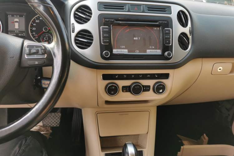 Used Volkswagen Tiguan 2013 1.8TSI Automatic Two-Wheel Drive Luxury Model Audio And AC Panel