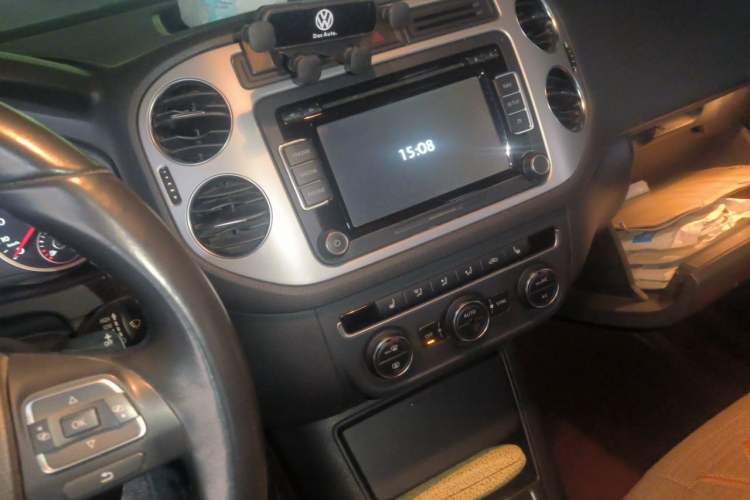 Used Volkswagen Tiguan 2013 1.8TSI Automatic Two-Wheel Drive Luxury Model Audio And AC Panel