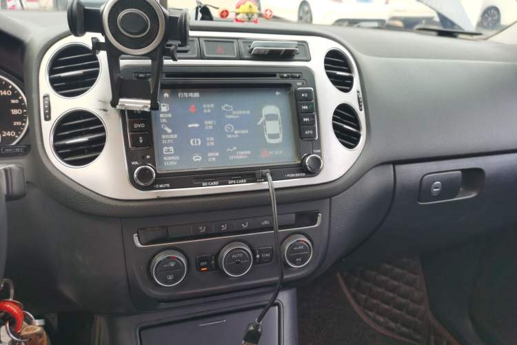Used Volkswagen Tiguan 2013 1.8 TSI Automatic Two-Wheel Drive Comfort Edition Audio And AC Panel