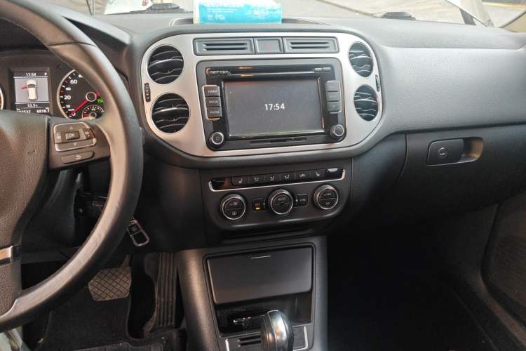 Used Volkswagen Tiguan 2013 1.8TSI Automatic Two-Wheel Drive Luxury Model Audio And AC Panel