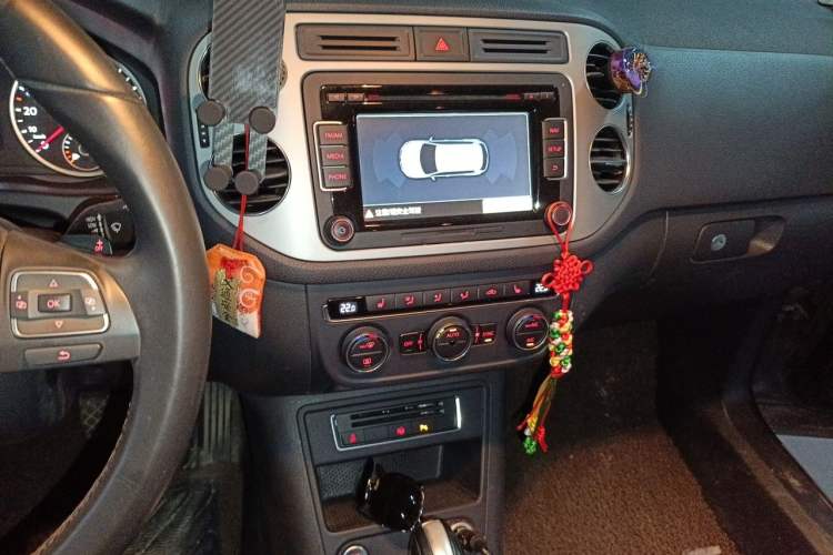 Used Volkswagen Tiguan 2013 2.0 TSI Automatic All-Wheel-Drive Flagship Edition Audio And AC Panel