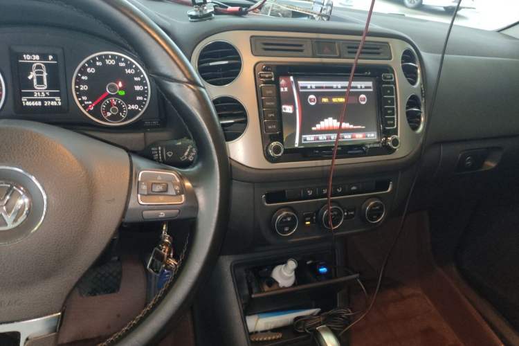 Used Volkswagen Tiguan 2013 1.8 TSI Automatic Two-Wheel Drive Comfort Edition Audio And AC Panel