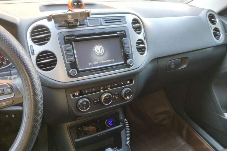Used Volkswagen Tiguan 2013 1.8TSI Automatic Two-Wheel Drive Luxury Model Audio And AC Panel