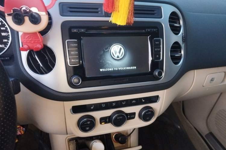 Used Volkswagen Tiguan 2013 1.8TSI Automatic Two-Wheel Drive Luxury Model Audio And AC Panel