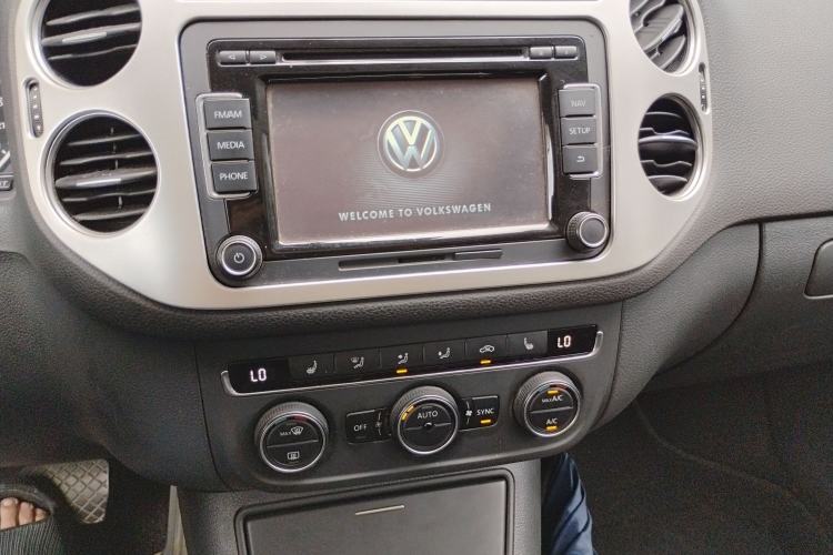 Used Volkswagen Tiguan 2013 1.8 TSI Automatic All-Wheel Drive Luxury Model Audio And AC Panel