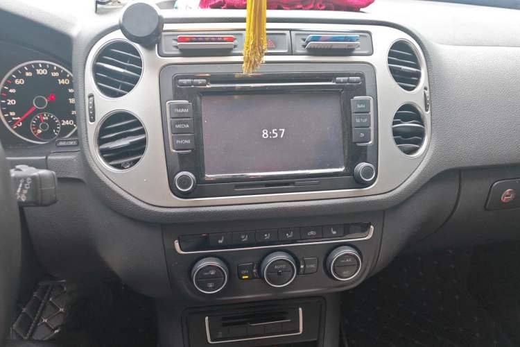 Used Volkswagen Tiguan 2013 1.8TSI Automatic Two-Wheel Drive Luxury Model Audio And AC Panel