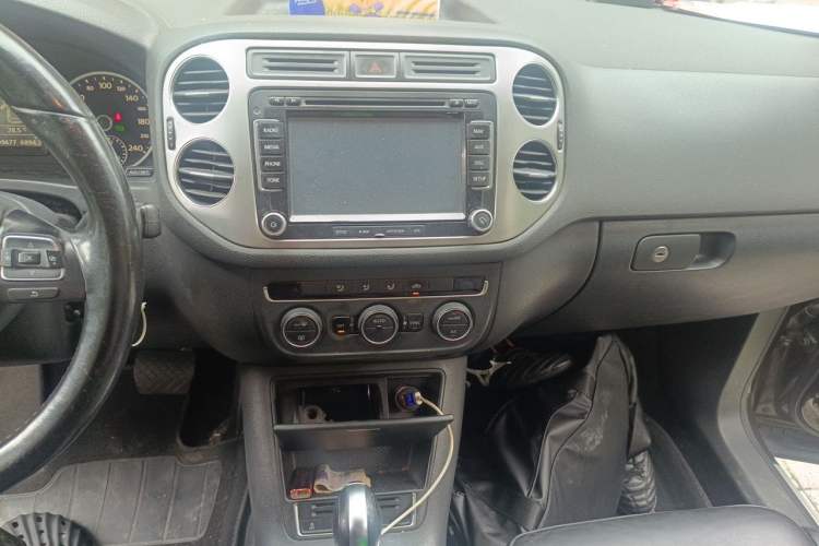 Used Volkswagen Tiguan 2013 1.8TSI Automatic All-Wheel-Drive Comfort Edition Audio And AC Panel