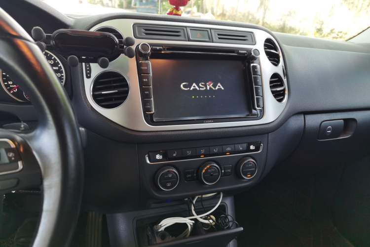 Used Volkswagen Tiguan 2013 1.8TSI Automatic Two-Wheel Drive Luxury Model Audio And AC Panel