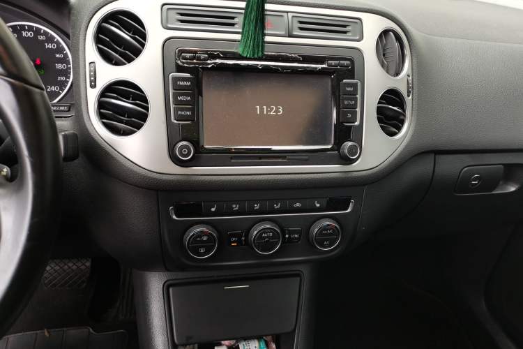 Used Volkswagen Tiguan 2013 1.8 TSI Automatic All-Wheel Drive Luxury Model Audio And AC Panel
